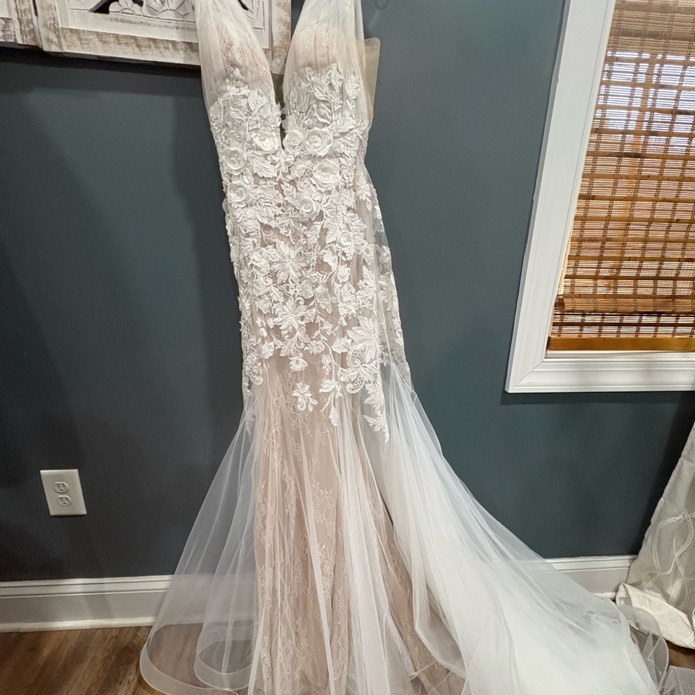 Nox Anabel JE917 Elegant plunging neckline Wedding Gown